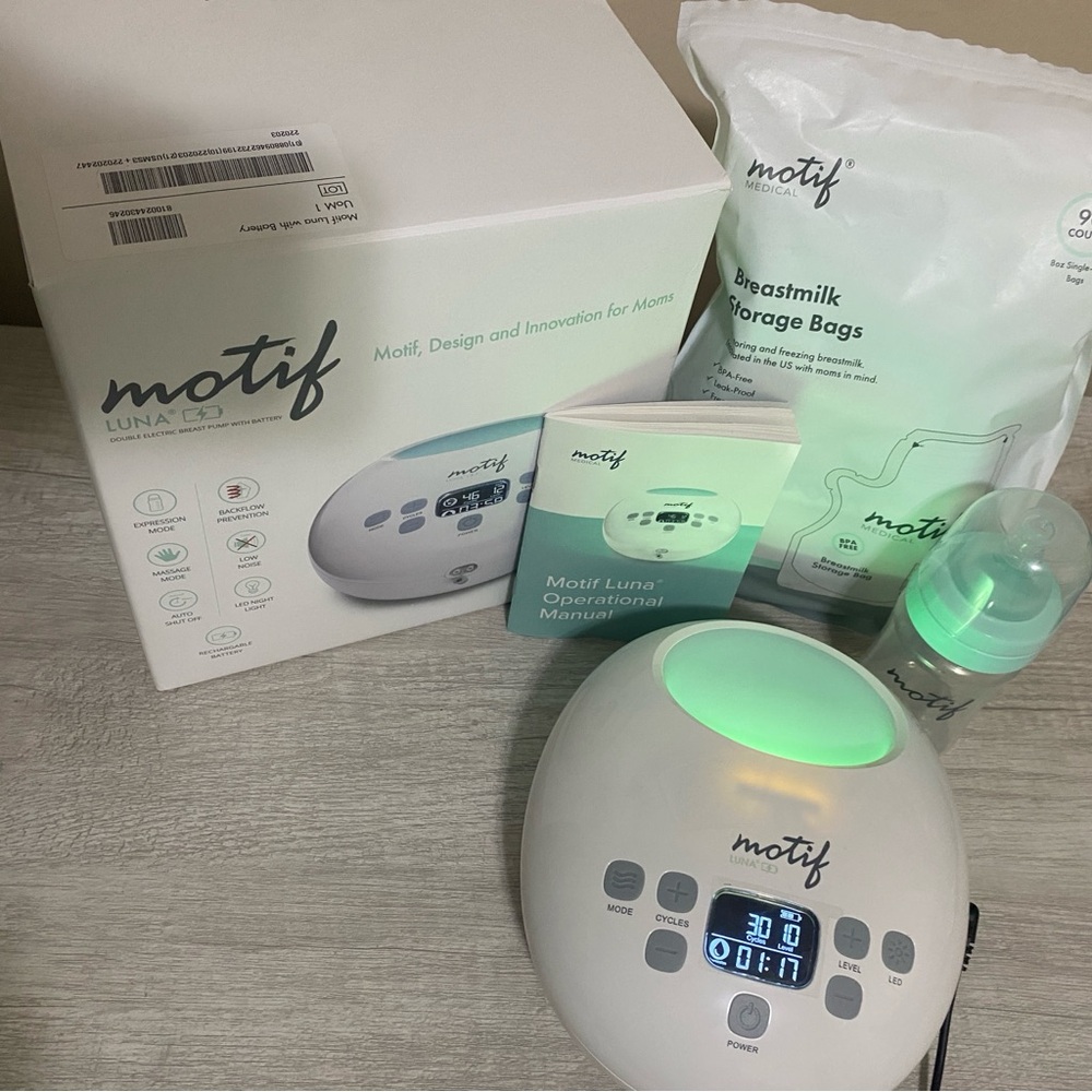 Motif Luna Breast Pump w/Bags Works Great